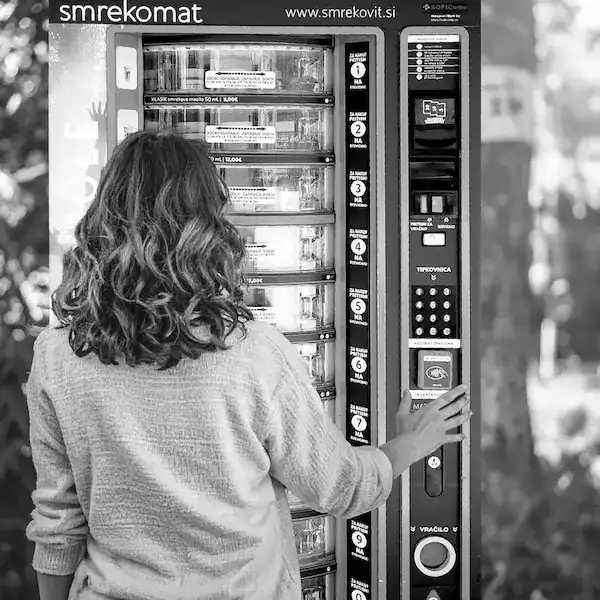 Ivo Konc izdeluje smrekovo mazilo