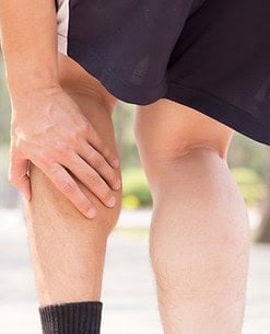 Ischiasbeschwerden äußern sich durch Schmerzen im Bein