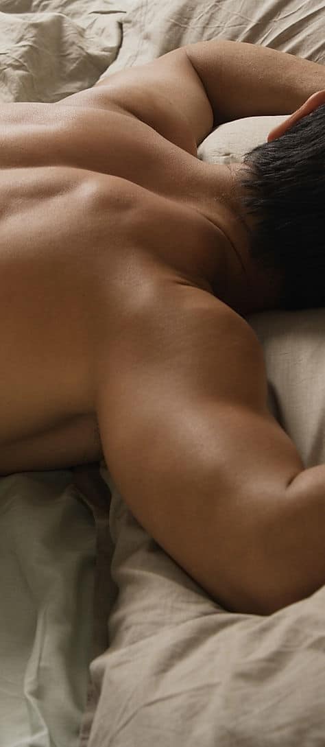 Auf dem Bauch zu liegen ist bei Ischias nicht das Beste