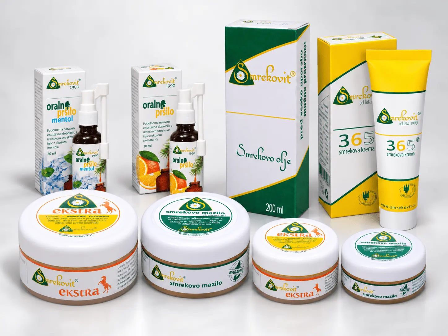 Gruppen-Packshot der älteren Generation von Smrekovit Produkten
